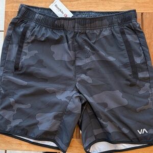 NWT RVCA Black Camo Yogger Shorts Men’s Size Small